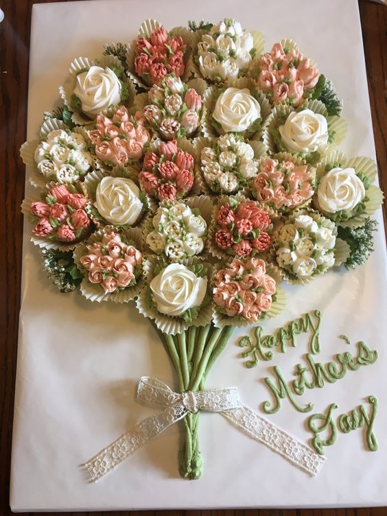 Learn how to make an amazing cupcake bouquet which is perfect for any time of the year such as Valentines and Mothers Day #valentines #mothersday #cupcakes
