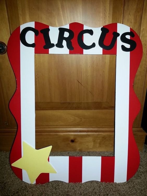 DIY Circus Photo Frame