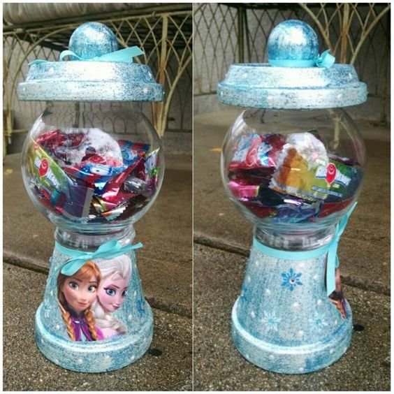 How to Make a Christmas Gumball Machine #christmascrafts 