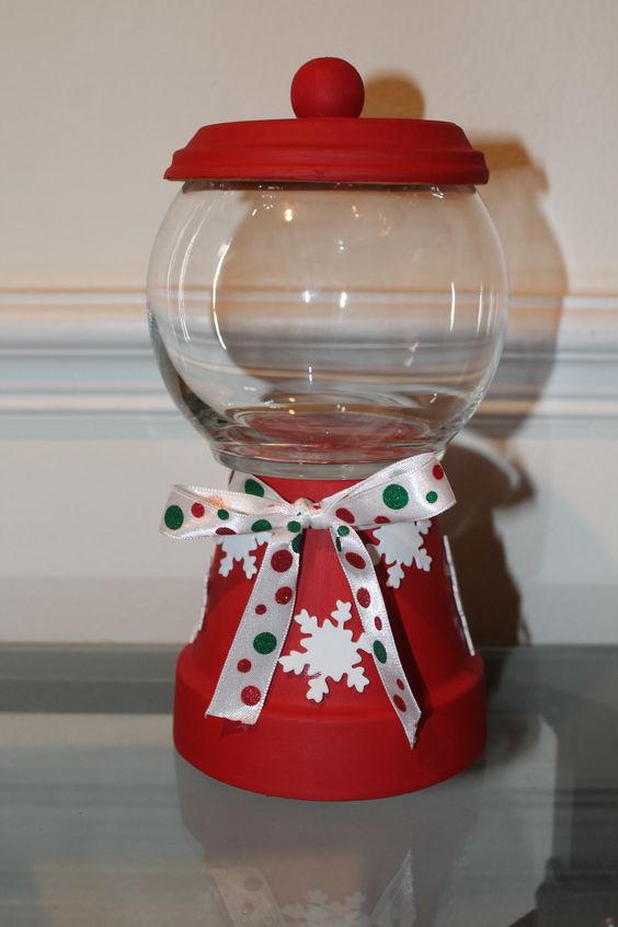 How to Make a Christmas Gumball Machine #christmascrafts 
