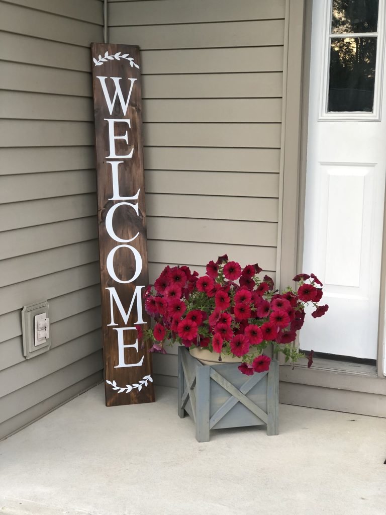 How to Make a Valentines Porch Sign - Castle Random