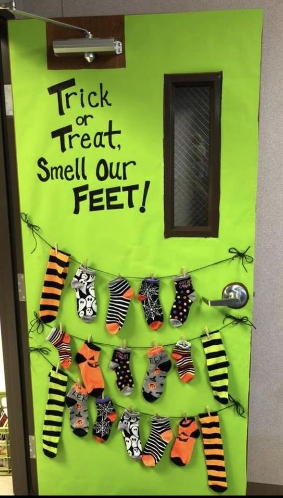 halloween-classroom-door-ideas-castle-random