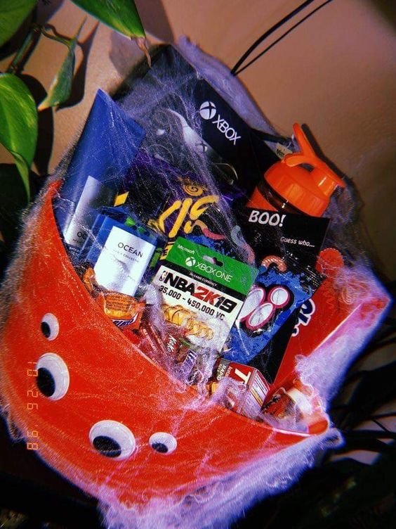 spooky basket ideas for girlfriend